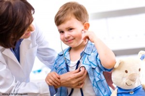 doctors treats child with coughing (croup)